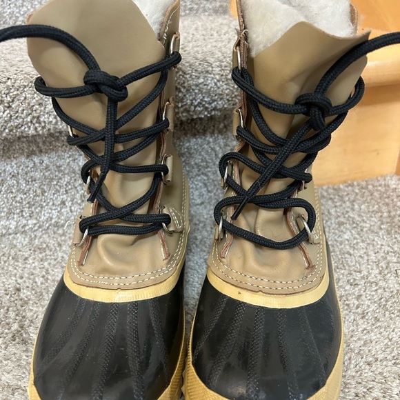 Vintage Sorel Manitou Lace Up Boots. Wool liner with faux fur trim. Y2K. Winter - Picture 5 of 17